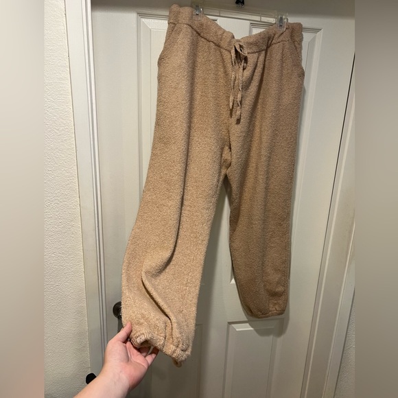 NEW Barefoot dreams beige ecochic jogger pants - Picture 2 of 6